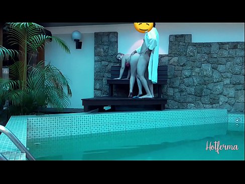 ❤️ A főnök meghívja a szobalányt a medencébe, de nem tud ellenállni egy forró Porno at hu.fulldesisex.ru ️